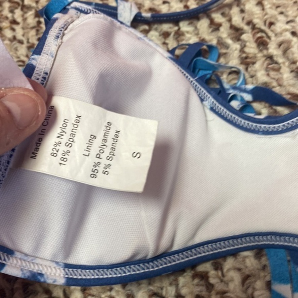 Bikini‎ - Picture 6 of 8